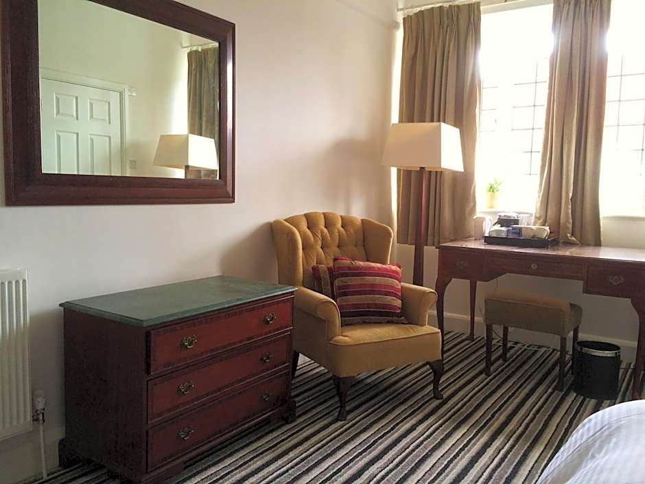 INGRAM ARMS HOTEL, HATFIELD