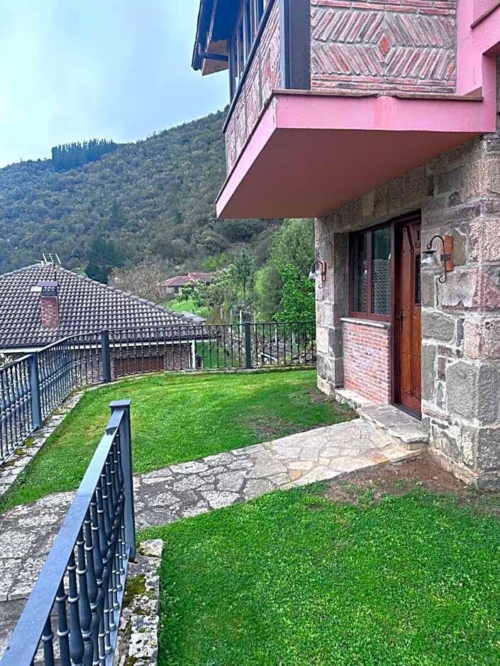 Apartamentos La Montaña