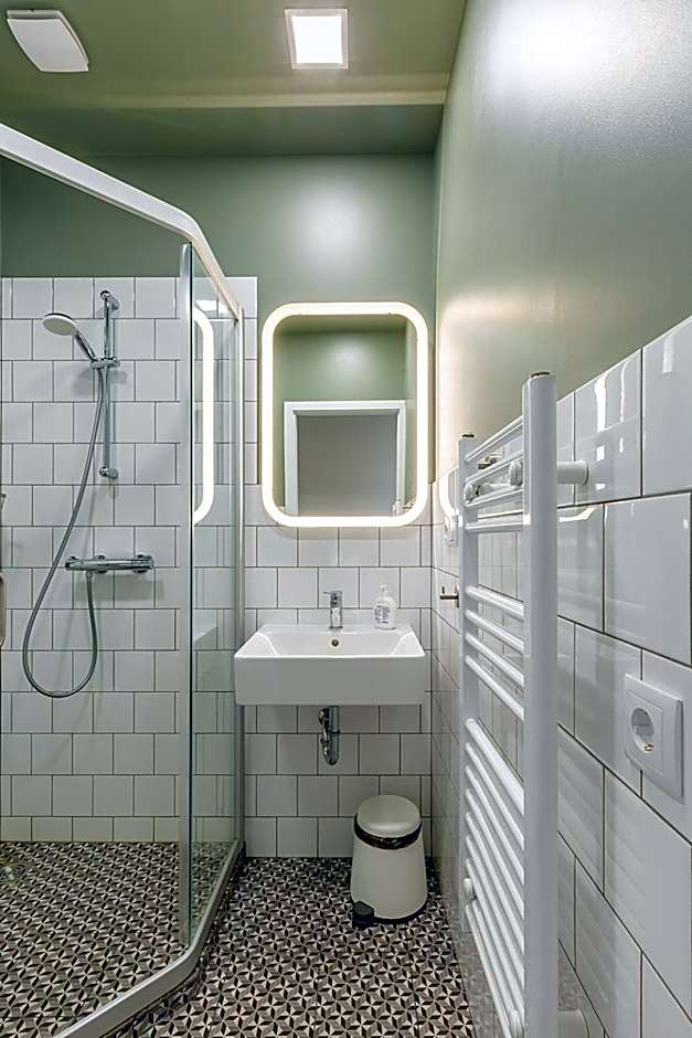Art & Comfort Rooms