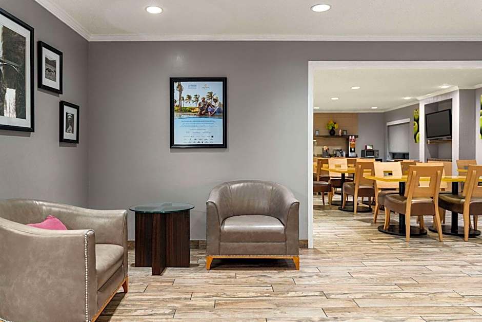 La Quinta Inn & Suites by Wyndham Chicago Tinley Park