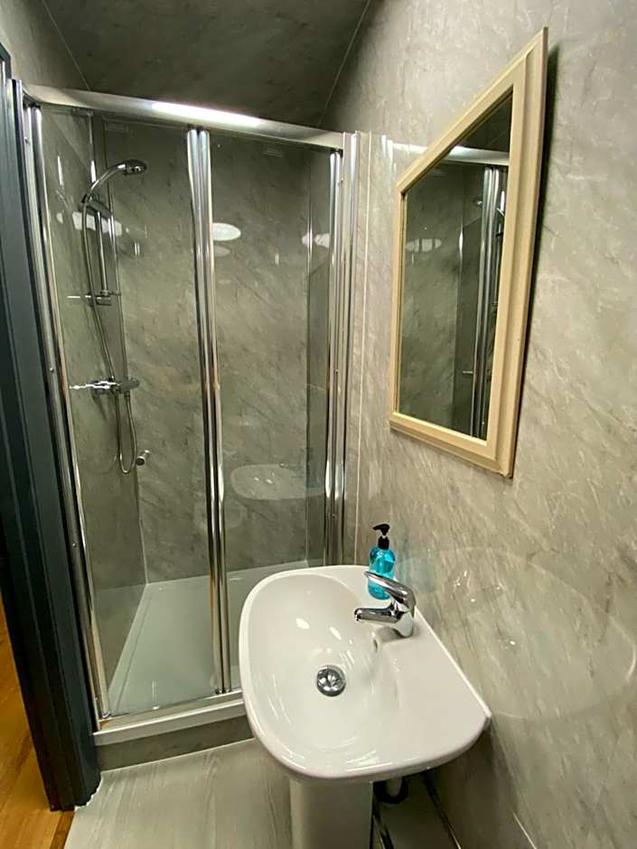 Hollybush Guest House