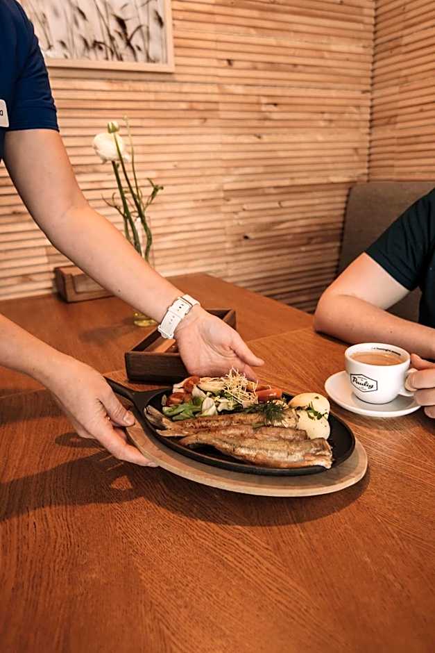 Merepargi ApartHotel & Cafe