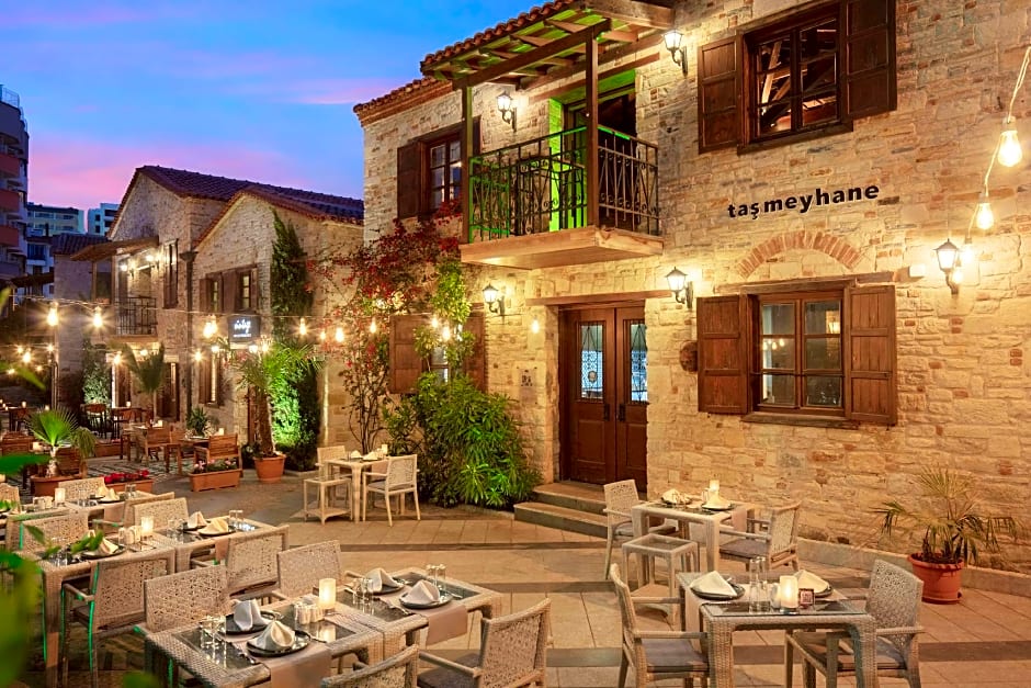 DoubleTree By Hilton Kusadasi