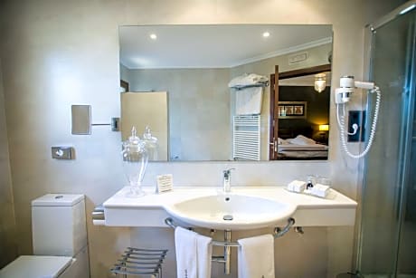 EXCLUSIVE, SUITE, TERRACE
