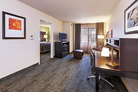 1 Bedroom Suite 1 Queen