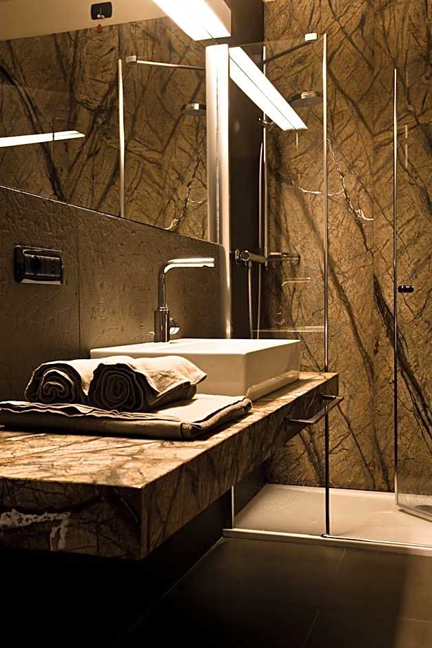 Alexander Charme Hotel