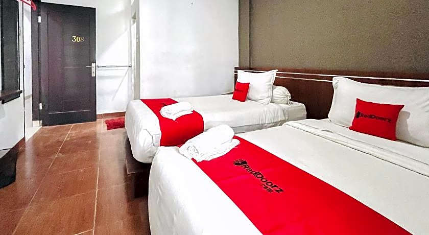 RedDoorz @ Best Hotel Jalan Dr. Sutomo Siantar