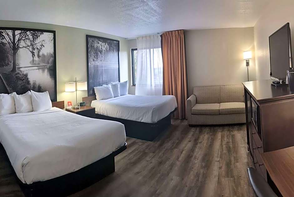 Super 8 by Wyndham Alexandria MN