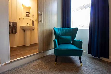 Twin Room with Private Bathroom