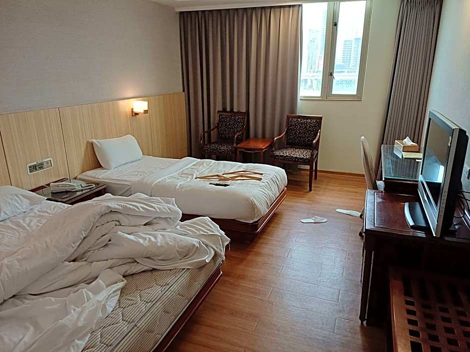 Highness Hotel