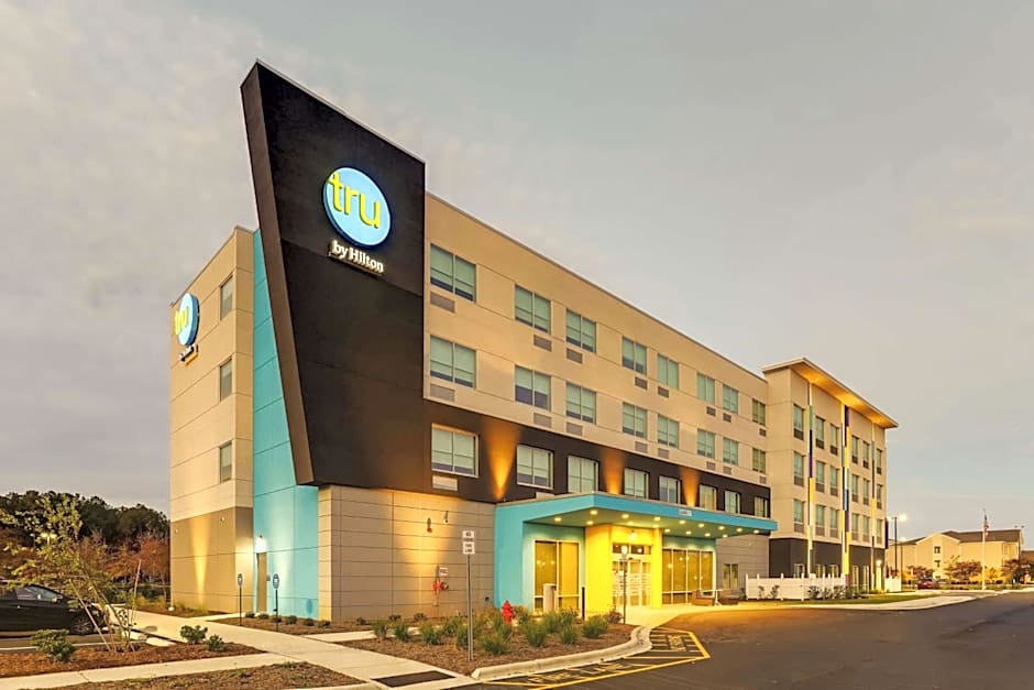 Tru by Hilton Smithfield I-95