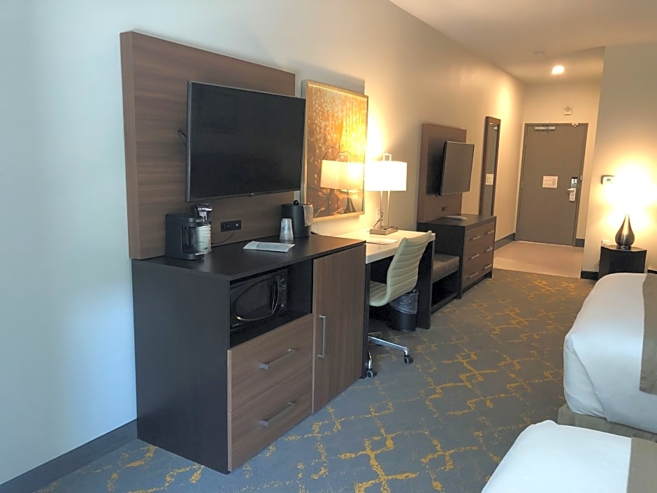 Best Western Plus Isanti