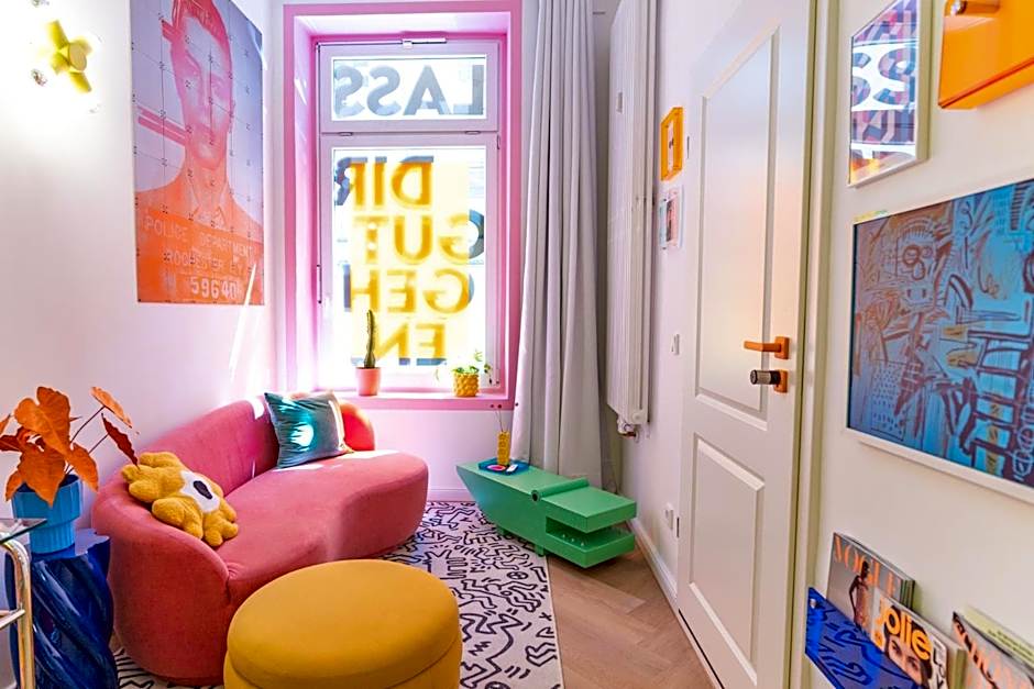 RetroPop Design Apartment , Designerzimmer für je 2 Personen, Top Lage, WIFI