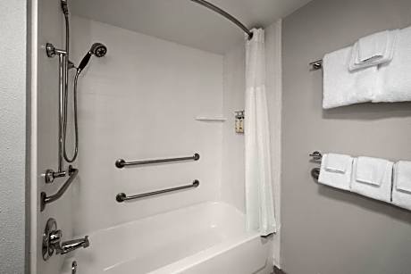Standard King Room with Mobility Accessible Tub