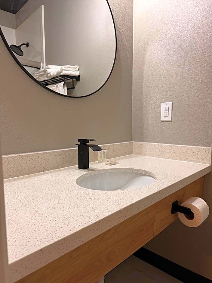 Super 8 by Wyndham Brenham TX