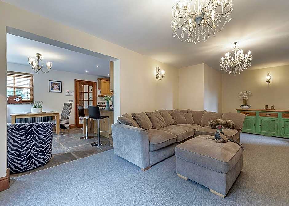 Charlesworth Lodges