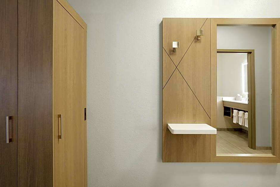 Holiday Inn Express Layton - I-15 By IHG