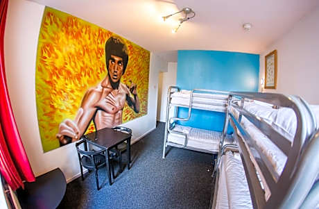 Private 4-Bed Room Ensuite