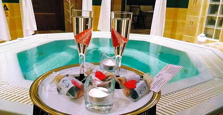 Domki Kaszuby - jezioro las i zoo w Szarlocie