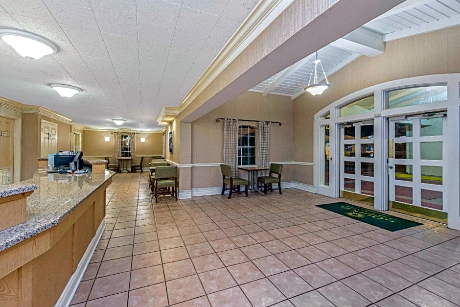La Quinta Inn & Suites by Wyndham New Orleans Causeway