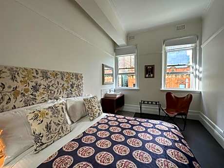 2nd Floor Double room with Shared Bathroom