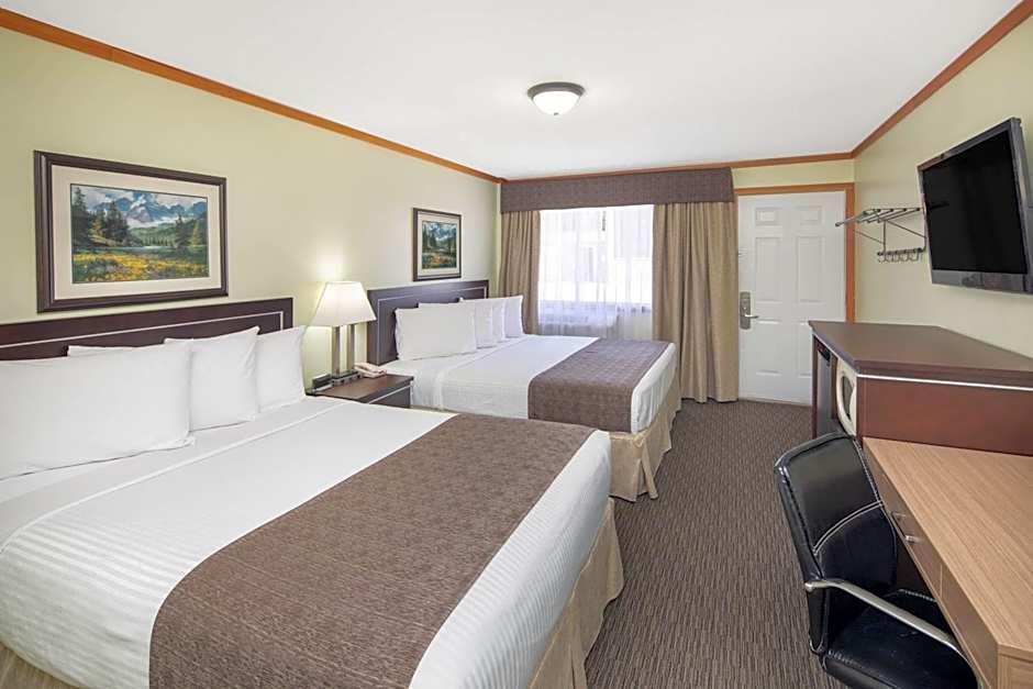 Travelodge by Wyndham Golden Sportsman Lodge