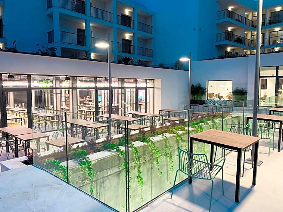 Mac Paradiso Garden Hotel