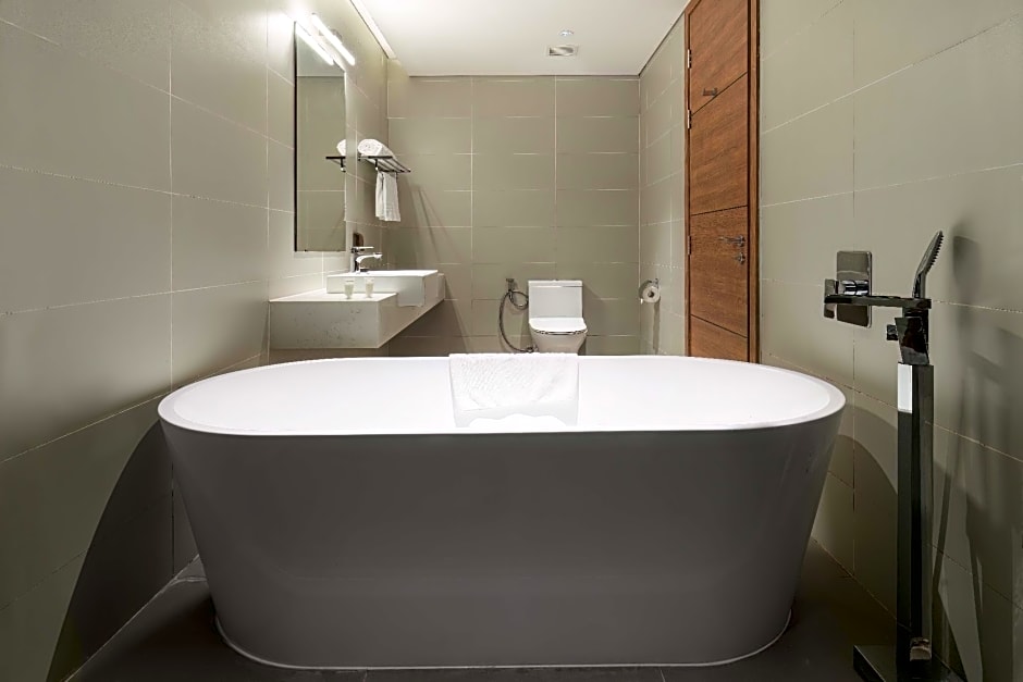 Flamingo Cat Ba Beach Resort