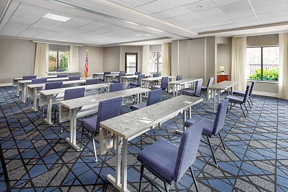 Courtyard by Marriott Manchester-Boston Regional Airport