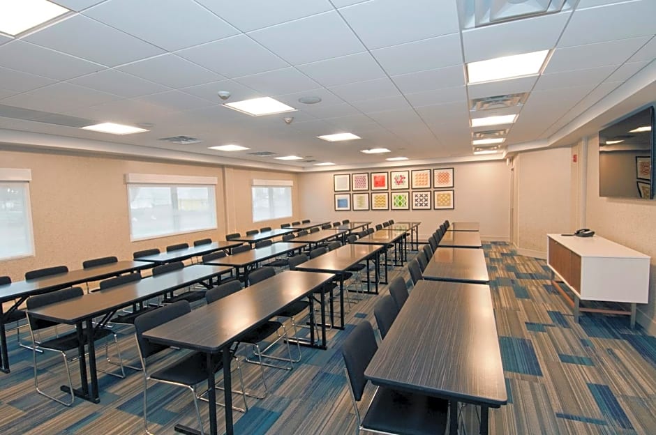 Holiday Inn Express & Suites Johnstown, an IHG Hotel