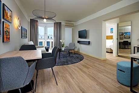 One-Bedroom King Suite