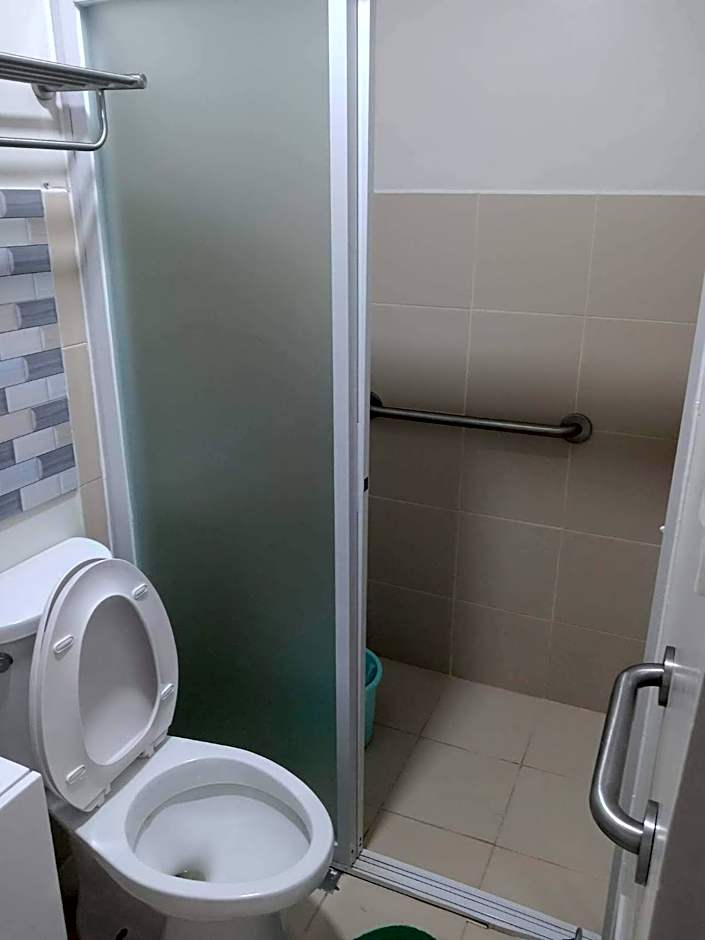 2 BR Loop Tower 1524