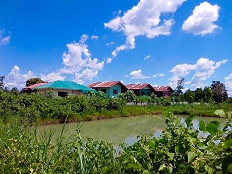 Lek's Issan Home and Travel