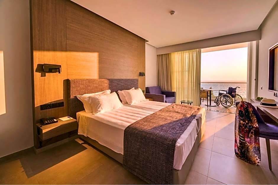 Cavo Maris Beach Hotel