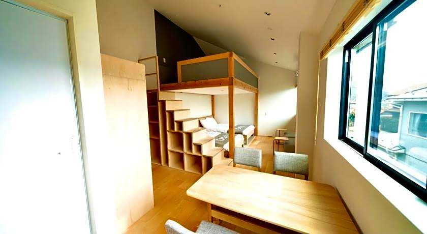Dot Hostel&Bar
