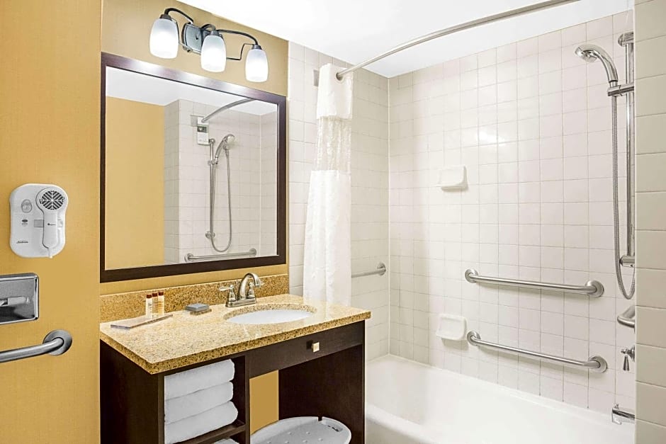 Wingate by Wyndham Green Bay