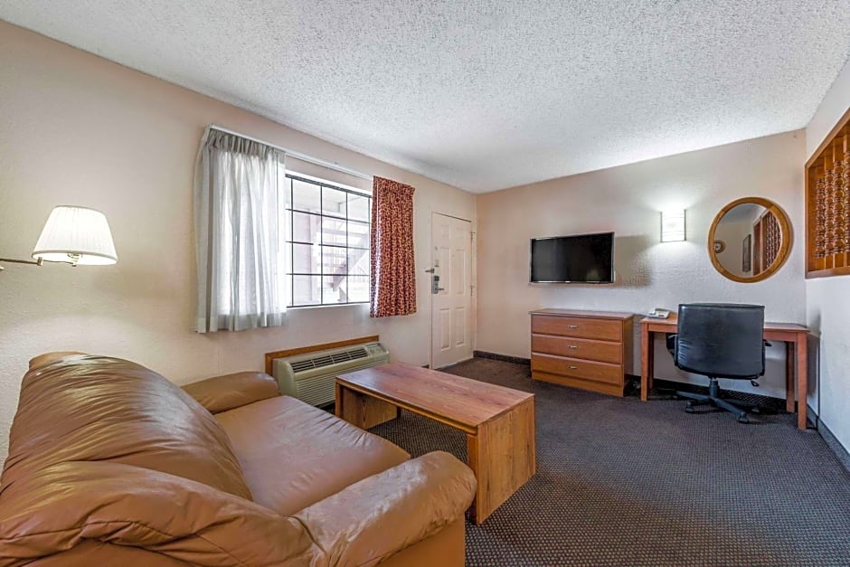 Super 8 by Wyndham Waco/Mall area TX