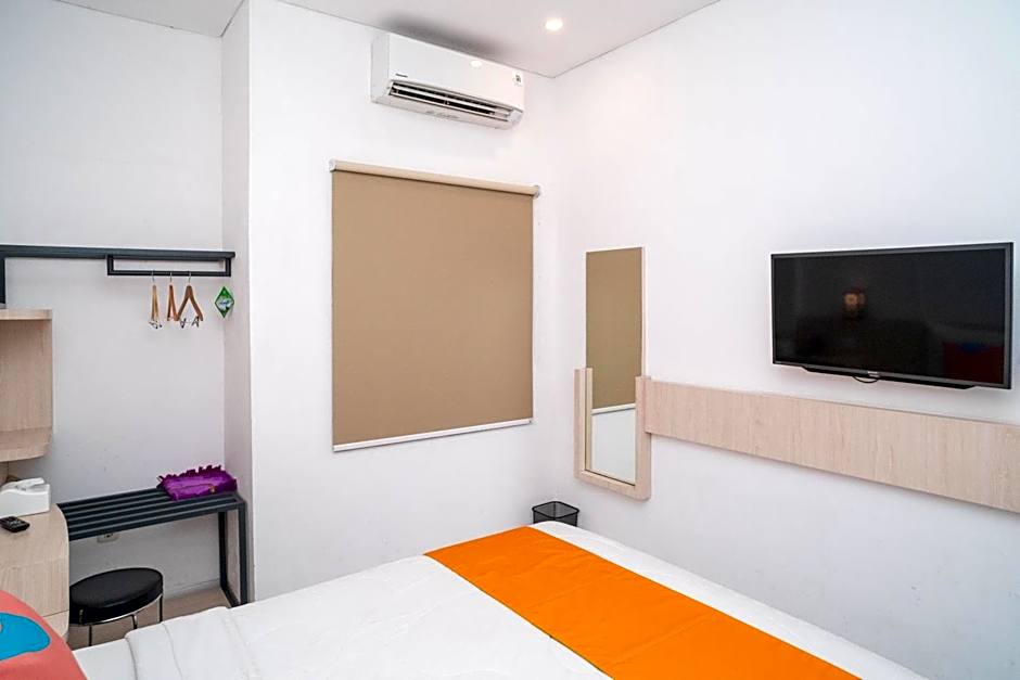 Sans Hotel FiFFa Premiere Malang