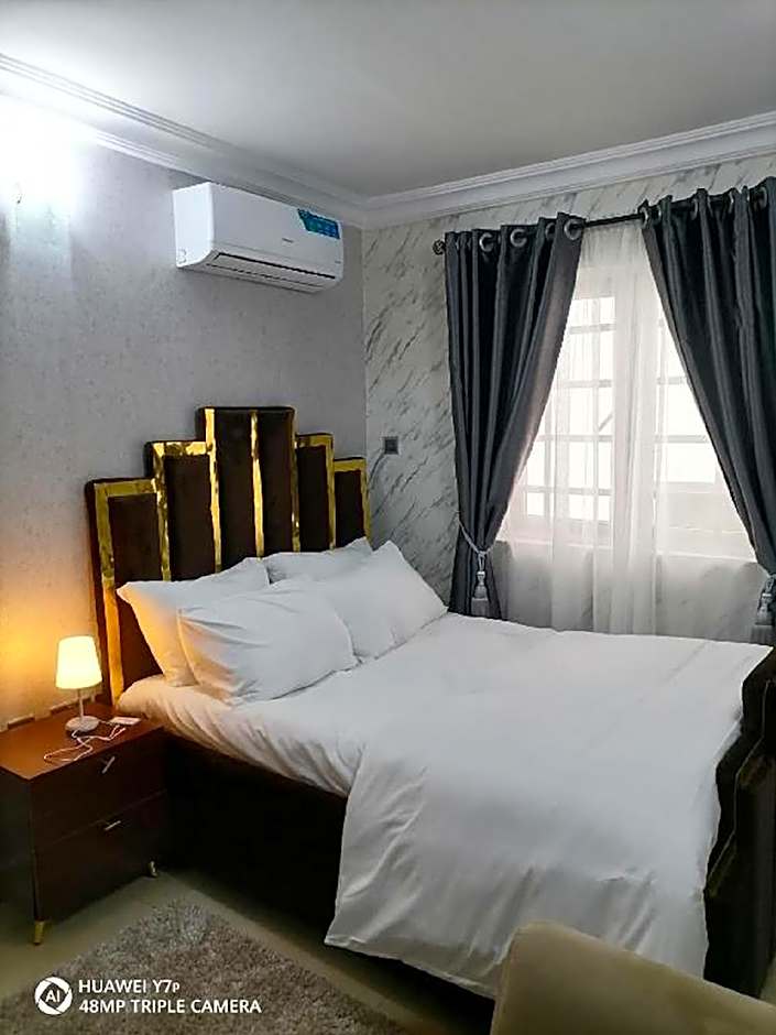COZY SUITES