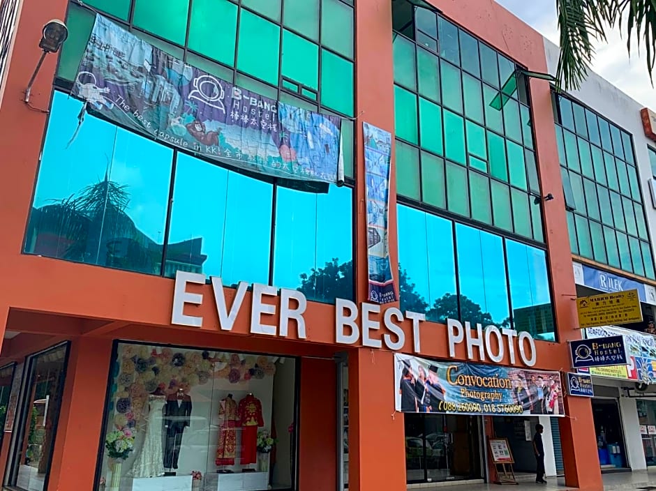 SPOT ON 89900 Jesselton Capsule Inn