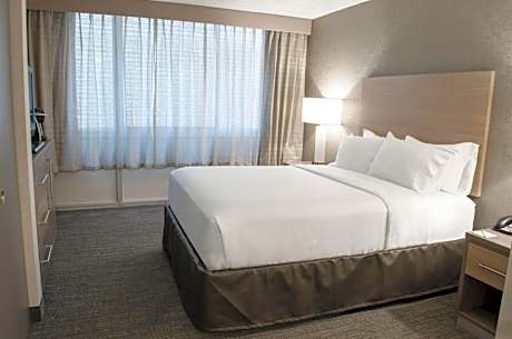 Double Room with Two Double Beds - Hearing Mobility Access with Tub - Non-Smoking