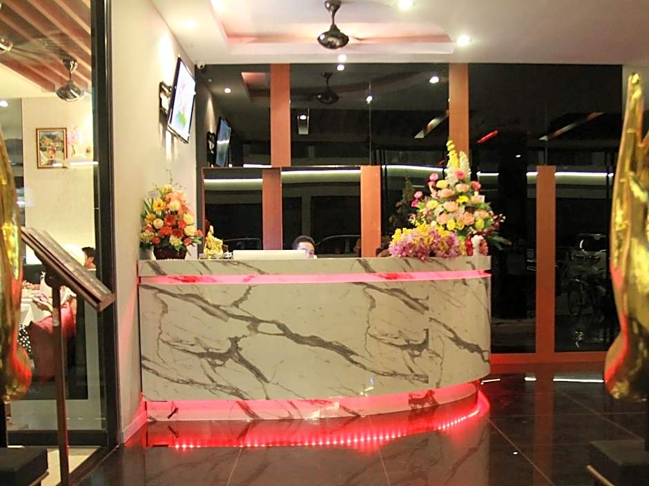 Hemingways Silk Hotel