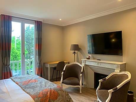 Family Suite(1 Queen Bed and 3 Twin Beds)