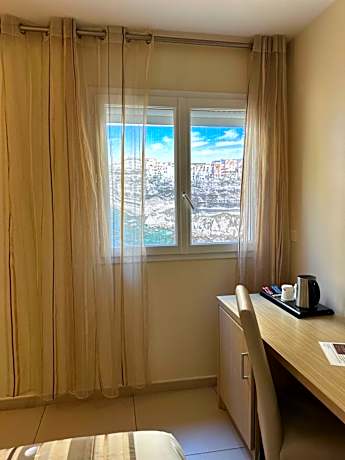 Economy Double Room with Wall View