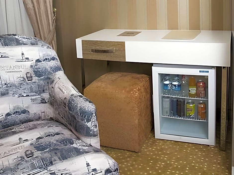 Golden Rain Hotel Old City