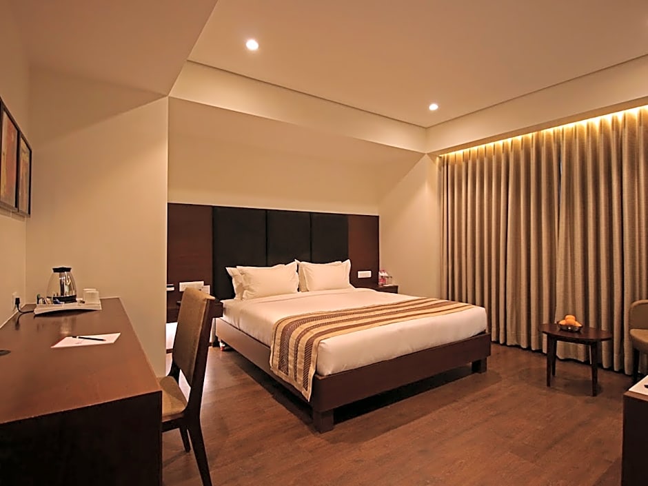 Hotel German Palace, Airport