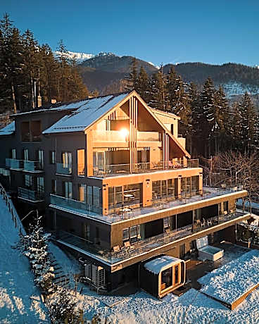 The Pines Bucegi Lodge