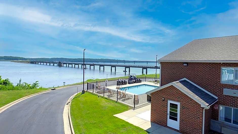 Clarion Pointe on the lake Clarksville-South Hill West