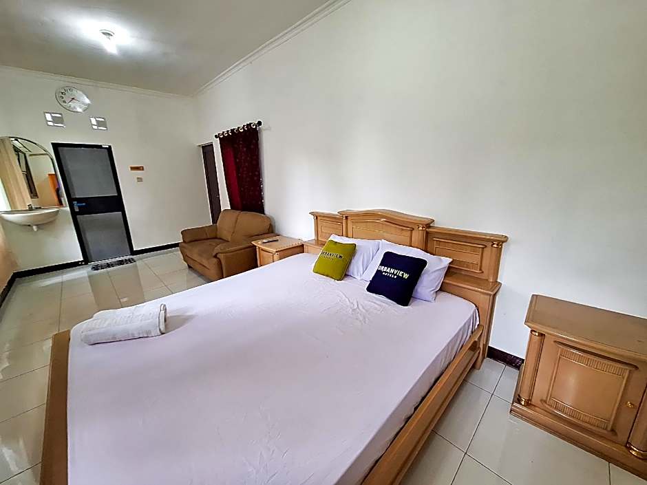 Urbanview Hotel Kusuma Garden Cianjur