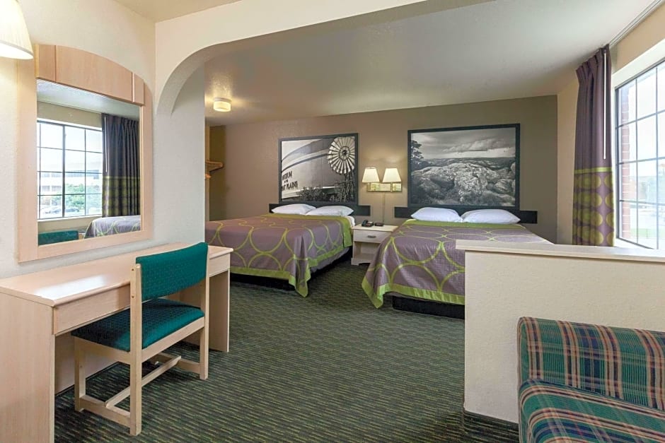 Super 8 by Wyndham Tulsa/Downtown/East